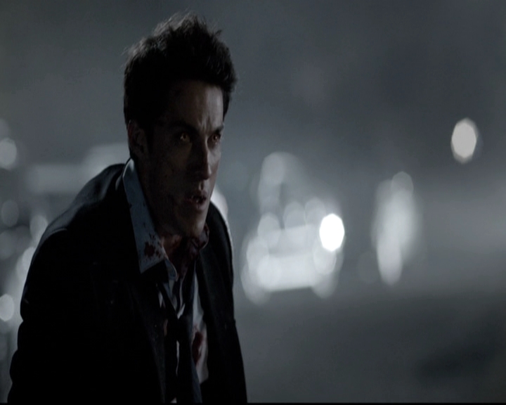 VampireDiariesWorld-dot-nl_6x22ImThinkingOfYouAllTheWhile0709.jpg