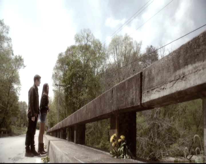 VampireDiariesWorld-dot-nl_6x22ImThinkingOfYouAllTheWhile0731.jpg