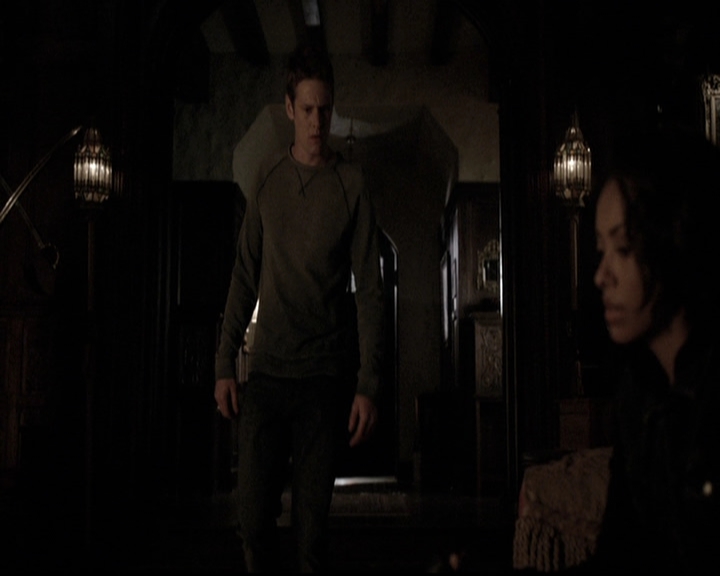 VampireDiariesWorld-dot-nl_6x22ImThinkingOfYouAllTheWhile0766.jpg