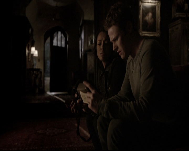 VampireDiariesWorld-dot-nl_6x22ImThinkingOfYouAllTheWhile0781.jpg