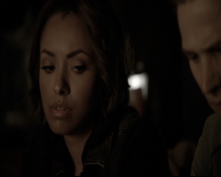 VampireDiariesWorld-dot-nl_6x22ImThinkingOfYouAllTheWhile0799.jpg