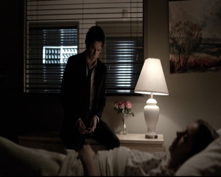 VampireDiariesWorld-dot-nl_6x22ImThinkingOfYouAllTheWhile0813.jpg