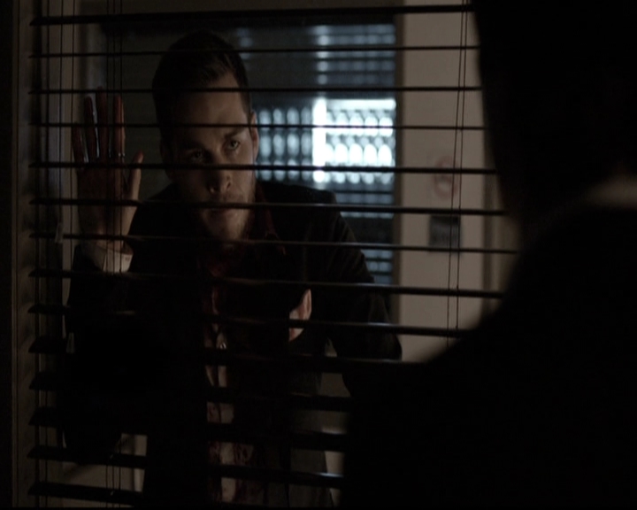 VampireDiariesWorld-dot-nl_6x22ImThinkingOfYouAllTheWhile0830.jpg