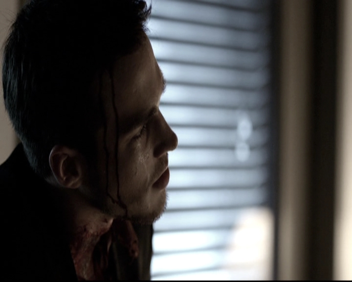 VampireDiariesWorld-dot-nl_6x22ImThinkingOfYouAllTheWhile0854.jpg