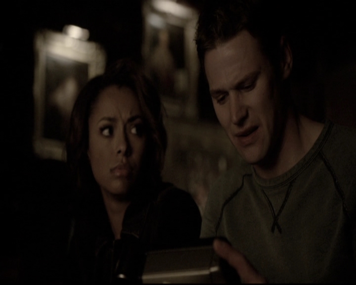 VampireDiariesWorld-dot-nl_6x22ImThinkingOfYouAllTheWhile0884.jpg