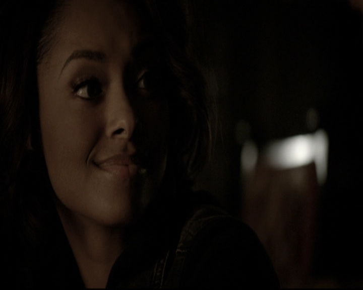 VampireDiariesWorld-dot-nl_6x22ImThinkingOfYouAllTheWhile0918.jpg