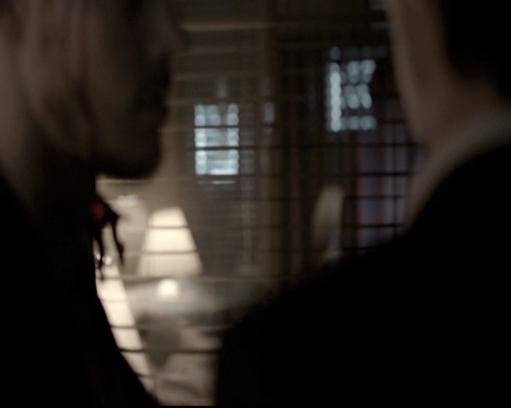 VampireDiariesWorld-dot-nl_6x22ImThinkingOfYouAllTheWhile0931.jpg