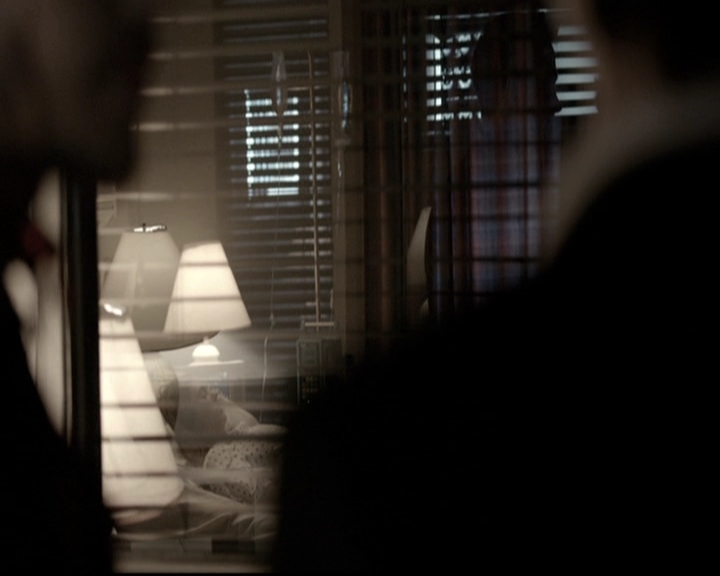 VampireDiariesWorld-dot-nl_6x22ImThinkingOfYouAllTheWhile0932.jpg