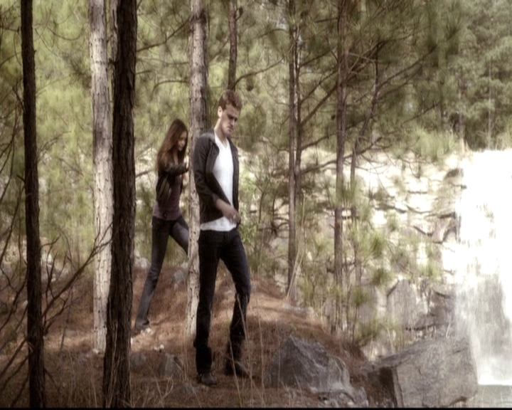 VampireDiariesWorld-dot-nl_6x22ImThinkingOfYouAllTheWhile0949.jpg