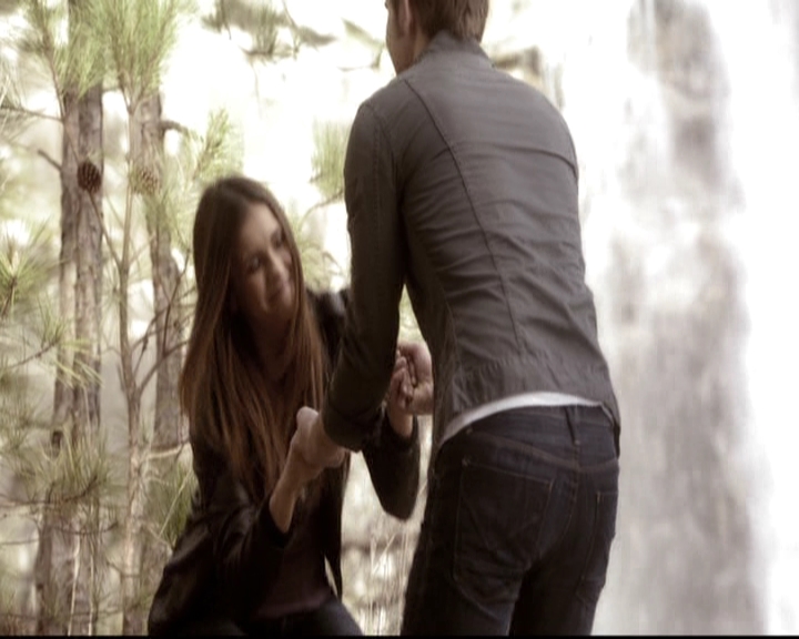 VampireDiariesWorld-dot-nl_6x22ImThinkingOfYouAllTheWhile0972.jpg