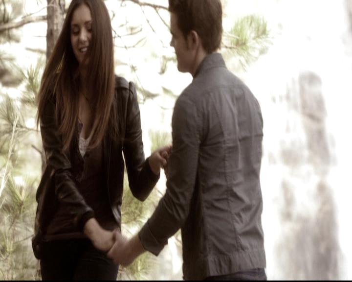 VampireDiariesWorld-dot-nl_6x22ImThinkingOfYouAllTheWhile0973.jpg