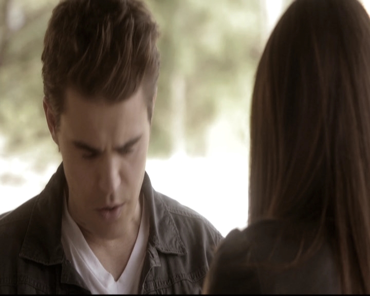 VampireDiariesWorld-dot-nl_6x22ImThinkingOfYouAllTheWhile1001.jpg