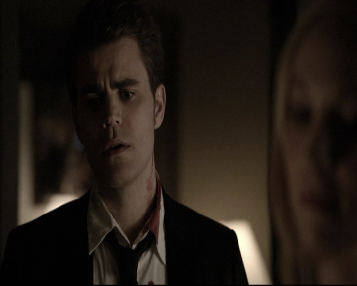 VampireDiariesWorld-dot-nl_6x22ImThinkingOfYouAllTheWhile1016.jpg