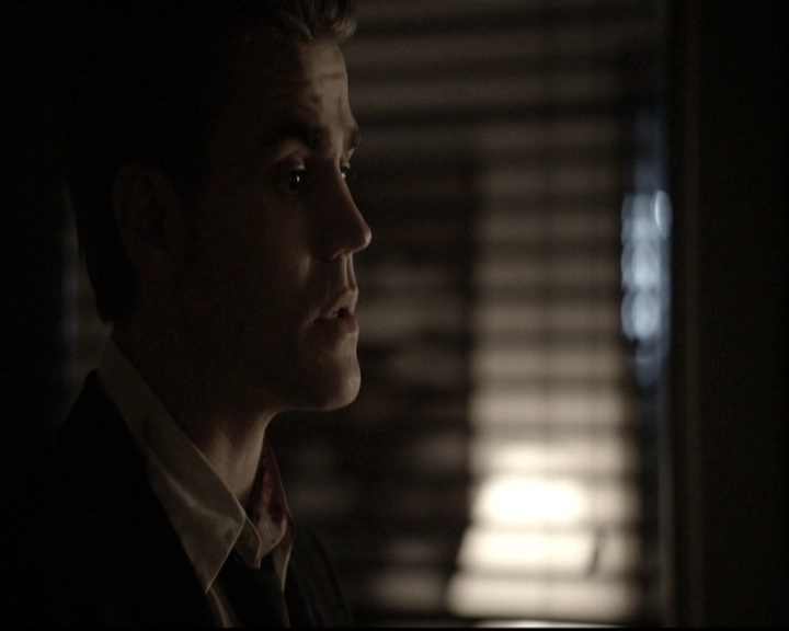 VampireDiariesWorld-dot-nl_6x22ImThinkingOfYouAllTheWhile1060.jpg