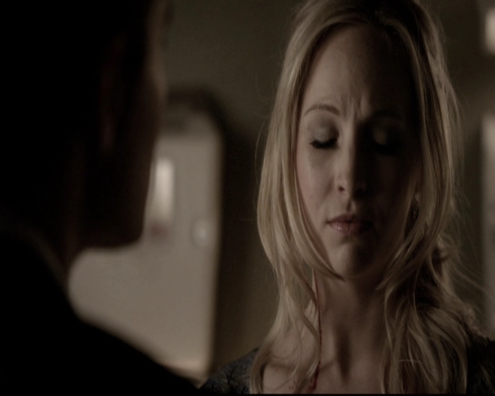 VampireDiariesWorld-dot-nl_6x22ImThinkingOfYouAllTheWhile1104.jpg