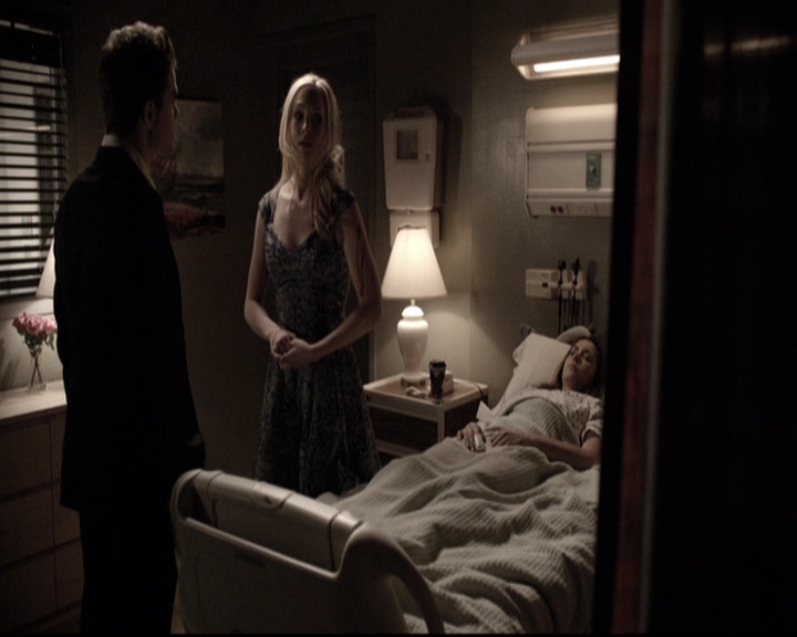 VampireDiariesWorld-dot-nl_6x22ImThinkingOfYouAllTheWhile1108.jpg