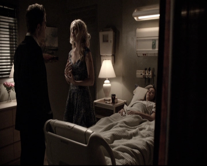 VampireDiariesWorld-dot-nl_6x22ImThinkingOfYouAllTheWhile1110.jpg