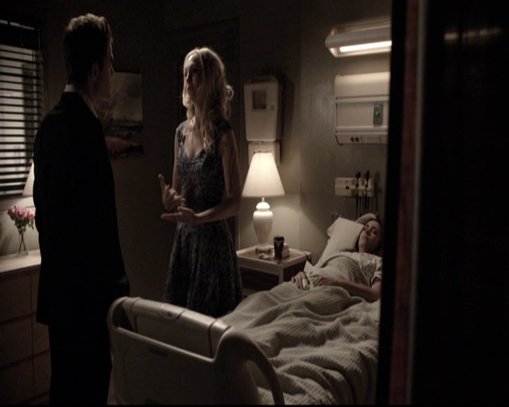 VampireDiariesWorld-dot-nl_6x22ImThinkingOfYouAllTheWhile1111.jpg