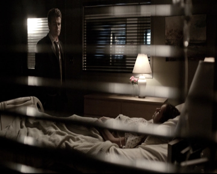 VampireDiariesWorld-dot-nl_6x22ImThinkingOfYouAllTheWhile1124.jpg