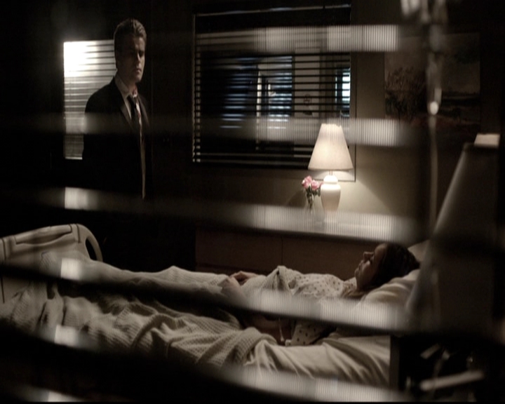 VampireDiariesWorld-dot-nl_6x22ImThinkingOfYouAllTheWhile1125.jpg