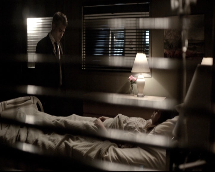 VampireDiariesWorld-dot-nl_6x22ImThinkingOfYouAllTheWhile1126.jpg