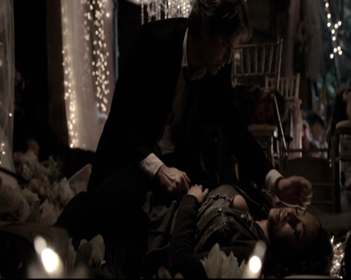 VampireDiariesWorld-dot-nl_6x22ImThinkingOfYouAllTheWhile1315.jpg