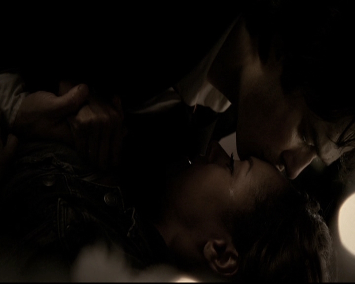 VampireDiariesWorld-dot-nl_6x22ImThinkingOfYouAllTheWhile1360.jpg