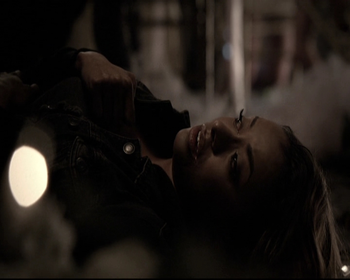 VampireDiariesWorld-dot-nl_6x22ImThinkingOfYouAllTheWhile1396.jpg