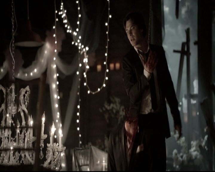 VampireDiariesWorld-dot-nl_6x22ImThinkingOfYouAllTheWhile1402.jpg