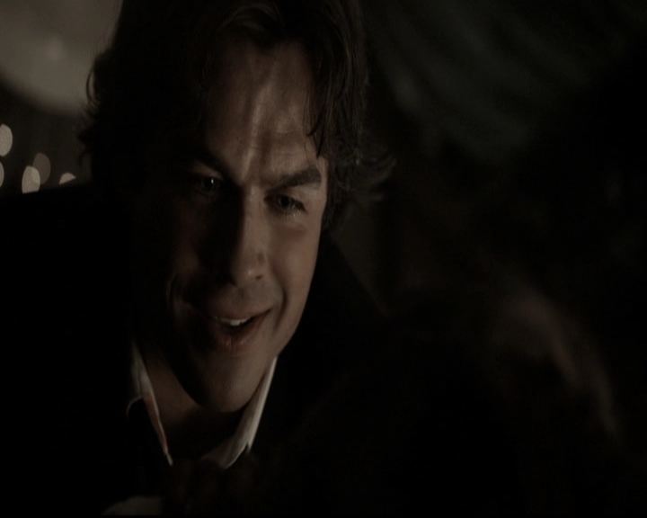 VampireDiariesWorld-dot-nl_6x22ImThinkingOfYouAllTheWhile1416.jpg