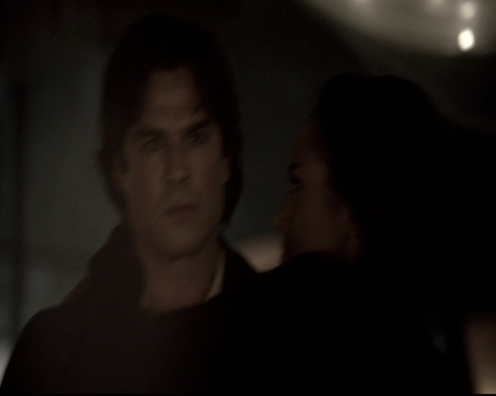 VampireDiariesWorld-dot-nl_6x22ImThinkingOfYouAllTheWhile1422.jpg