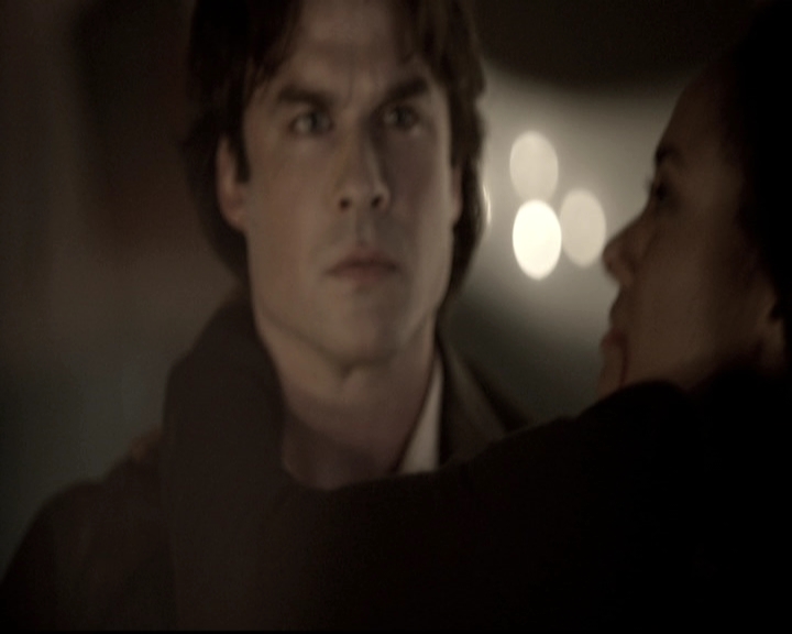 VampireDiariesWorld-dot-nl_6x22ImThinkingOfYouAllTheWhile1423.jpg