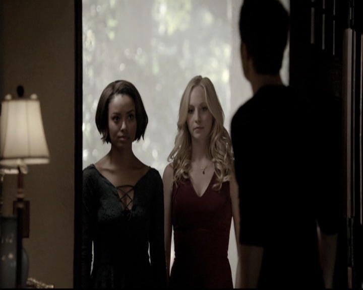 VampireDiariesWorld-dot-nl_6x22ImThinkingOfYouAllTheWhile1432.jpg