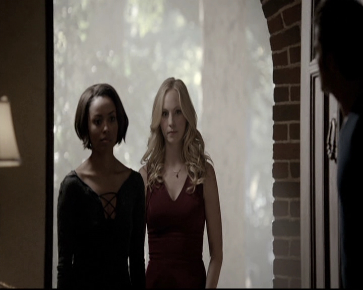 VampireDiariesWorld-dot-nl_6x22ImThinkingOfYouAllTheWhile1433.jpg