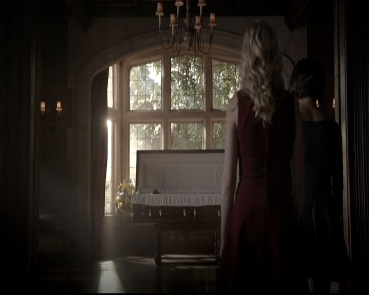 VampireDiariesWorld-dot-nl_6x22ImThinkingOfYouAllTheWhile1456.jpg