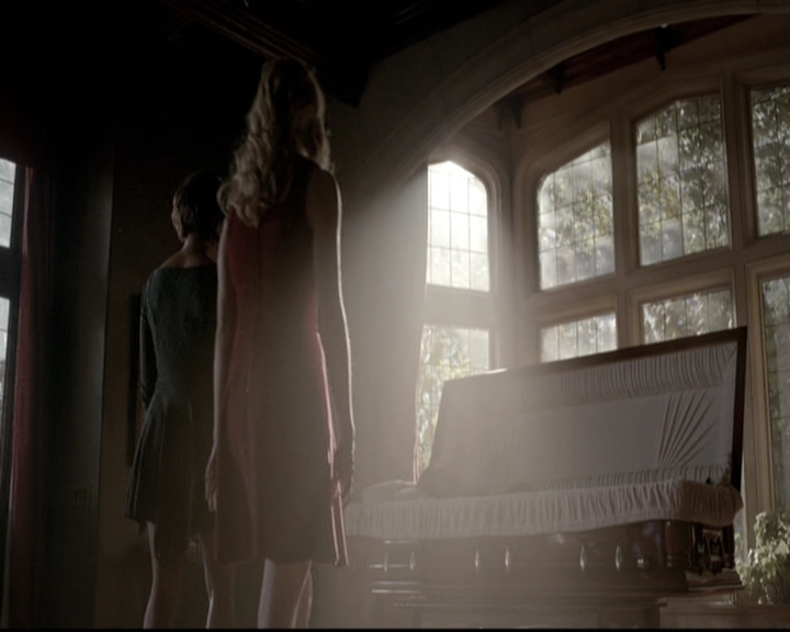 VampireDiariesWorld-dot-nl_6x22ImThinkingOfYouAllTheWhile1459.jpg