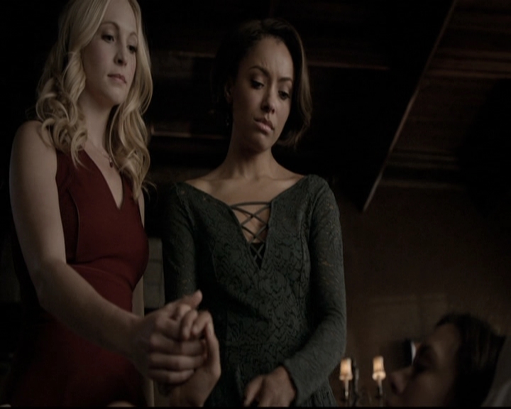 VampireDiariesWorld-dot-nl_6x22ImThinkingOfYouAllTheWhile1472.jpg