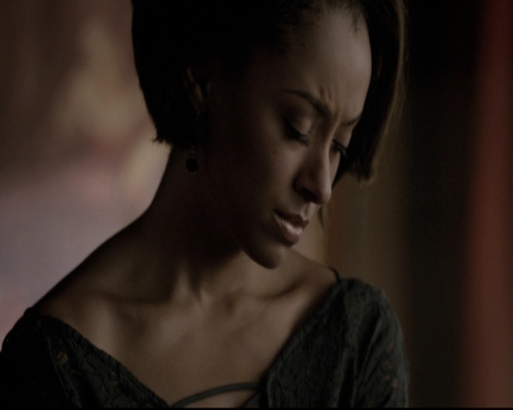 VampireDiariesWorld-dot-nl_6x22ImThinkingOfYouAllTheWhile1476.jpg