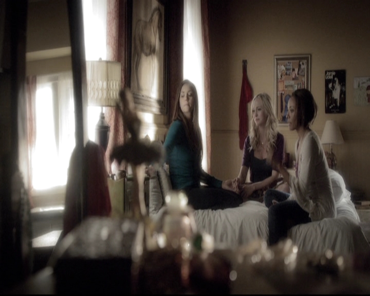 VampireDiariesWorld-dot-nl_6x22ImThinkingOfYouAllTheWhile1514.jpg