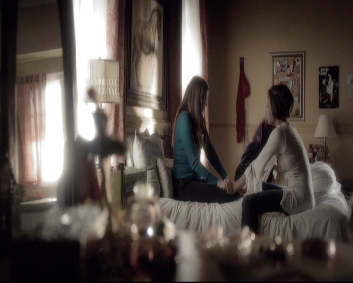 VampireDiariesWorld-dot-nl_6x22ImThinkingOfYouAllTheWhile1561.jpg