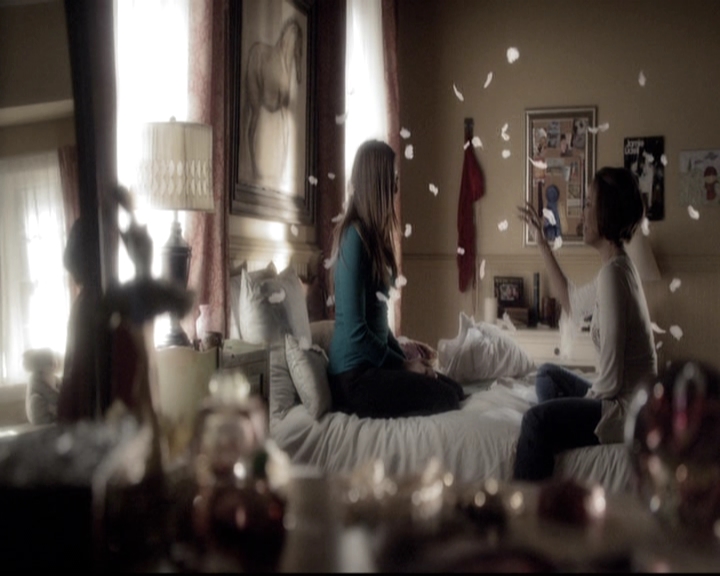 VampireDiariesWorld-dot-nl_6x22ImThinkingOfYouAllTheWhile1610.jpg