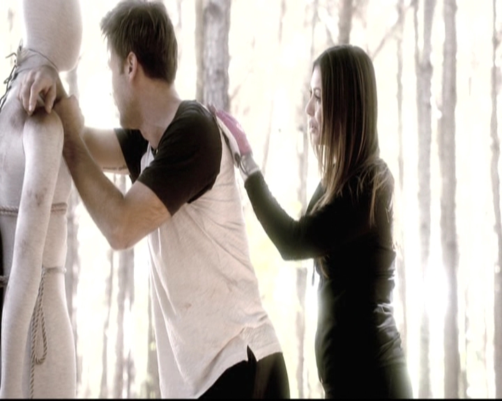 VampireDiariesWorld-dot-nl_6x22ImThinkingOfYouAllTheWhile1663.jpg