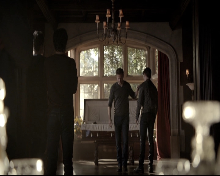 VampireDiariesWorld-dot-nl_6x22ImThinkingOfYouAllTheWhile1711.jpg