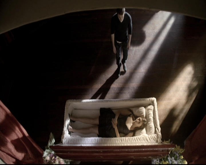 VampireDiariesWorld-dot-nl_6x22ImThinkingOfYouAllTheWhile1787.jpg