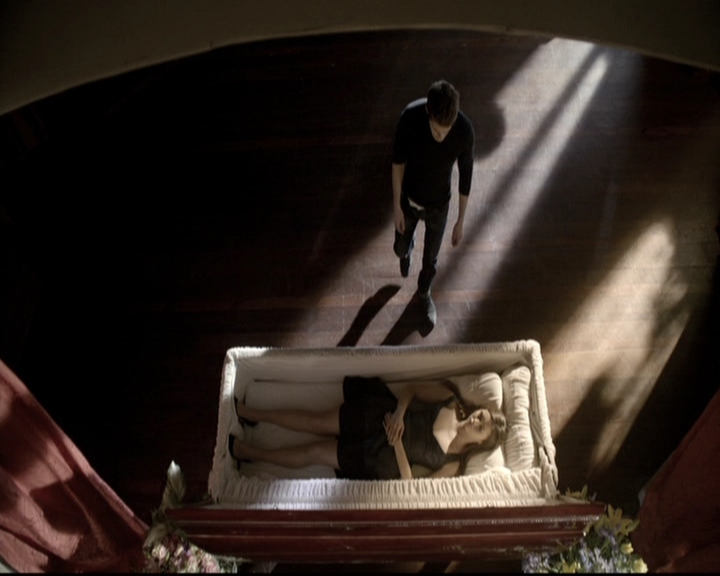 VampireDiariesWorld-dot-nl_6x22ImThinkingOfYouAllTheWhile1788.jpg