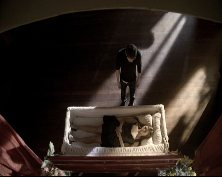 VampireDiariesWorld-dot-nl_6x22ImThinkingOfYouAllTheWhile1790.jpg