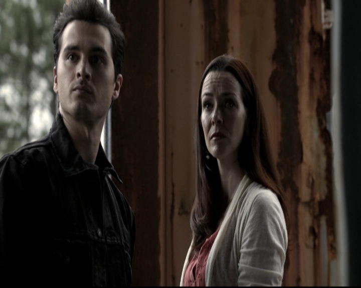 VampireDiariesWorld-dot-nl_6x22ImThinkingOfYouAllTheWhile1915.jpg