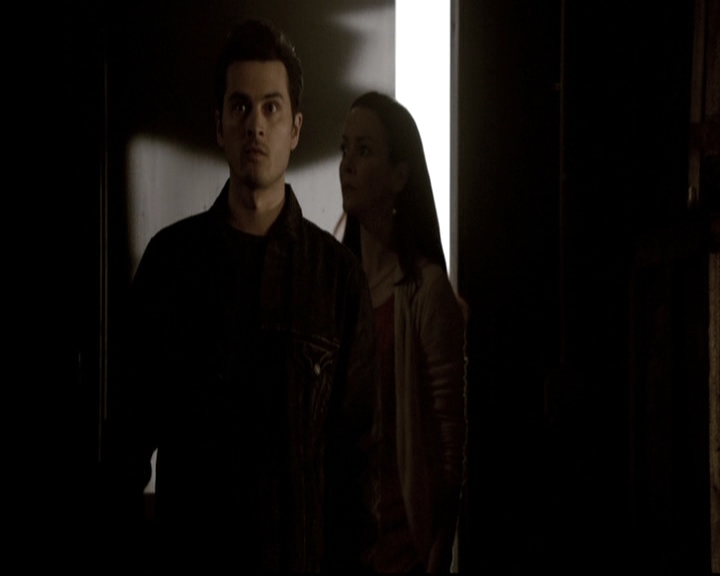 VampireDiariesWorld-dot-nl_6x22ImThinkingOfYouAllTheWhile1927.jpg