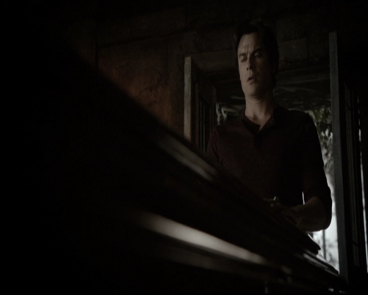 VampireDiariesWorld-dot-nl_6x22ImThinkingOfYouAllTheWhile1950.jpg