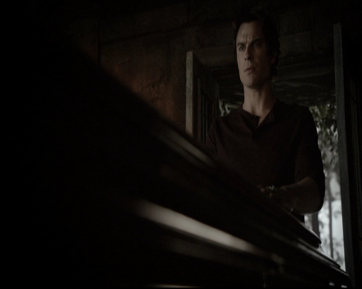 VampireDiariesWorld-dot-nl_6x22ImThinkingOfYouAllTheWhile1963.jpg